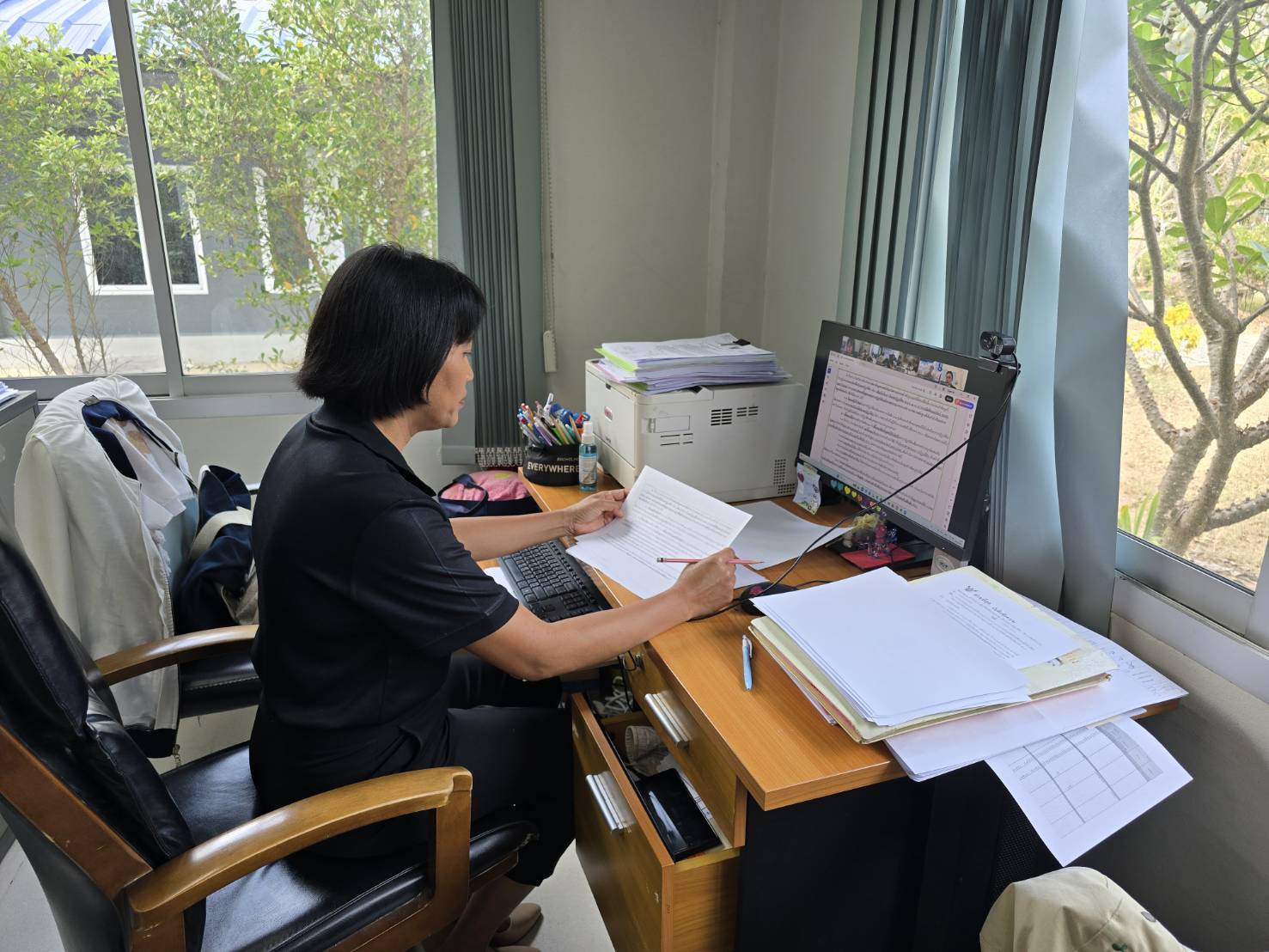 title - เจ้าหน้าที่ ส.ป.ก.เพชรบุรี ร่วมประชุมแนวทางปฏิบัติตามกฎกระทรวงการแบ่งแยกหรือโอนสิทธิในที่ดินของผู้ได้รับสิทธิ โดยการปฏิรูปที่ดินเพื่อเกษตรกรรม พ.ศ. 2567 กรณีการแบ่งแยกหรือโอนสิทธิในที่ดินไปยัง ส.ป.ก.